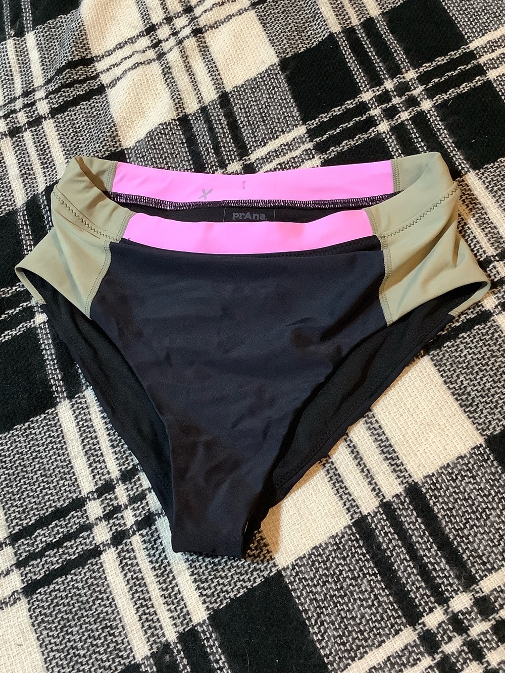 Prana women’s swim bottoms black green pink